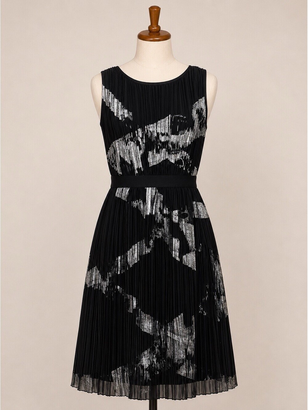 BCBGMAXAZRIA Black Pleated Midi Dress Silver Metallic Detail Size M